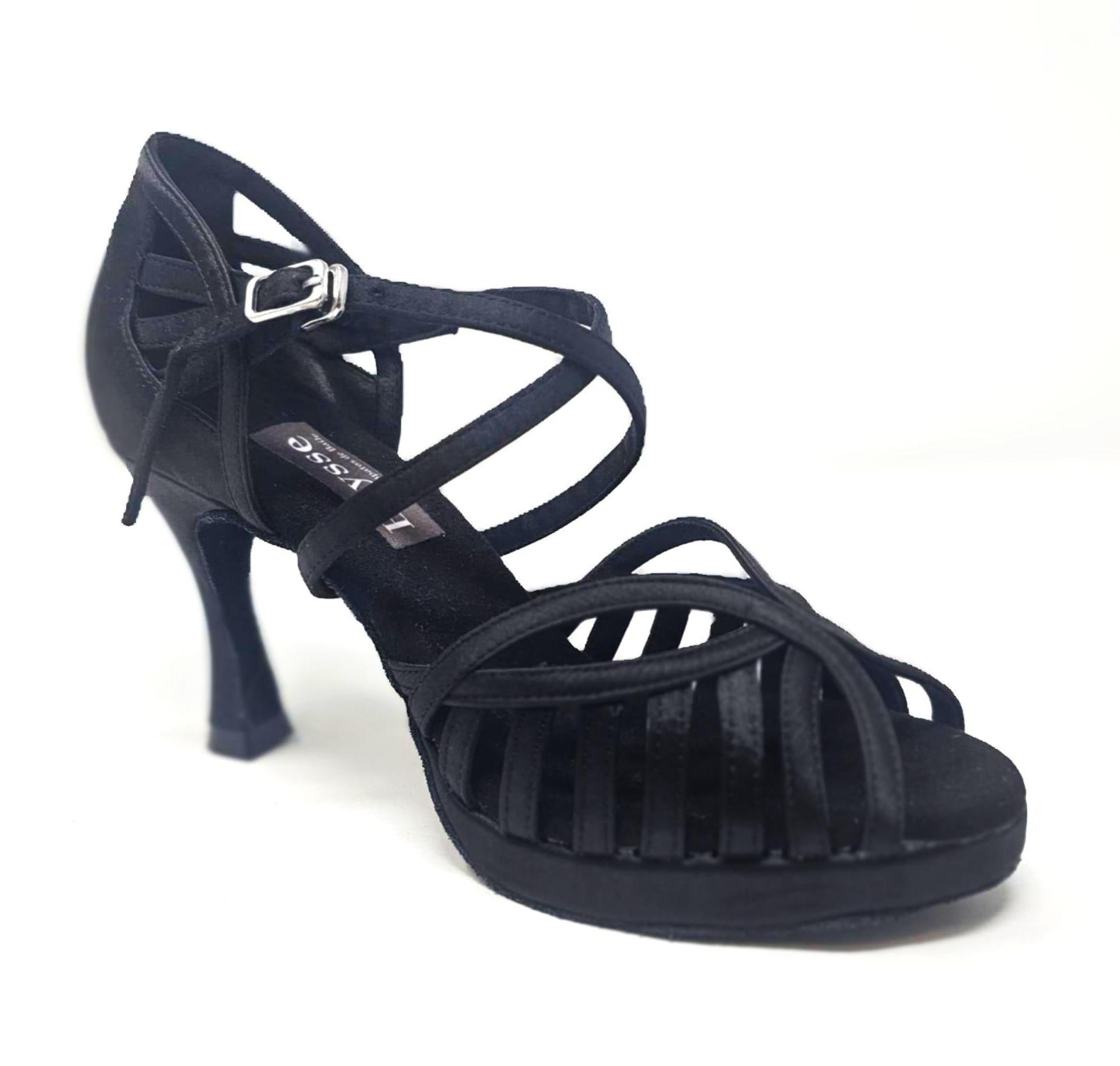 Modelo Fleur All Black con Plataforma